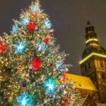 В Риге зажглись рождественские елки на Домской и Ратушной площадях
