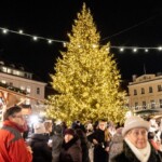 Tallinas Rātslaukumā atklāts Ziemassvētku tirdziņš