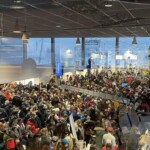 «Как сельди в бочке»: небывалые очереди в аэропорту Рованиеми