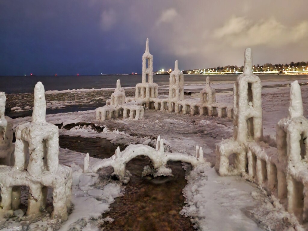 Пляж Пирита, Таллинн, Эстония, Ледяной город на пляже, замок изо льда