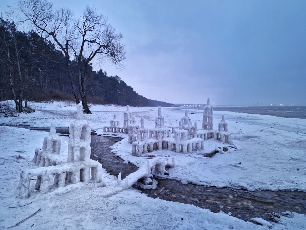 Пляж Пирита, Таллинн, Эстония, Ледяной город на пляже, замок изо льда